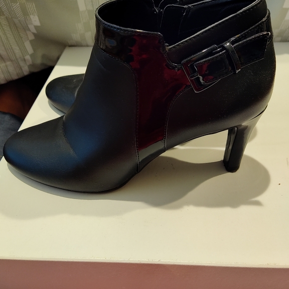 Bandolino Black booties - Picture 4 of 5